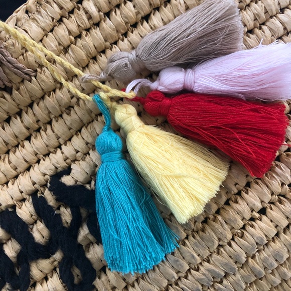 C.C Always On Vacay Graphic Embroided Natural Straw Beach Bag Tote NWT - Picture 4 of 7